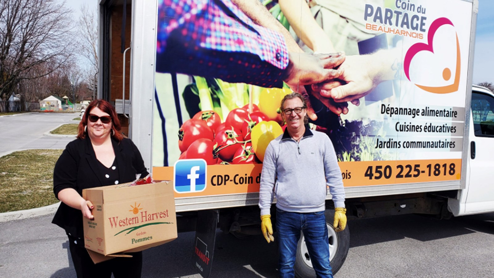 Western Harvest tenait une vente de 900 paniers de légumes frais aux intéressés, en plus de faire un don au Coin du Partage de la localité qui offre un service de dépannage alimentaire aux gens dans le besoin.