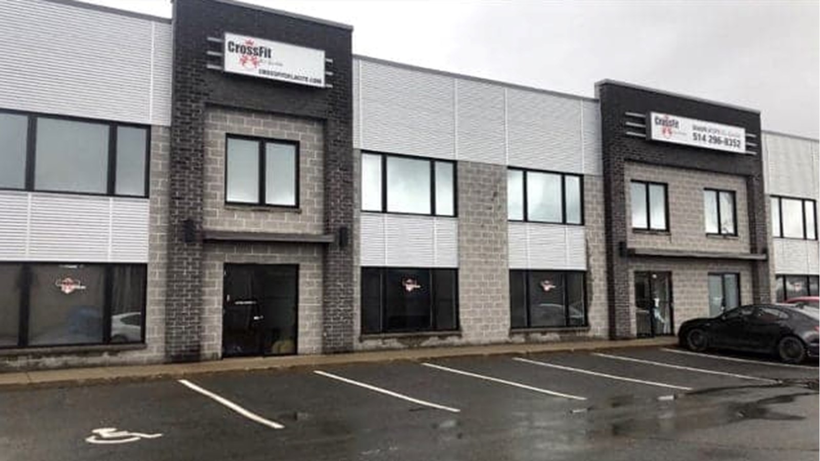 Au Québec, on compte 120 studios d'entraînements privés dont celui de Jeanie Harbour, situé au 3650 de la Cité-des-Jeunes à Vaudreuil-Dorion qui compte 166 membres.