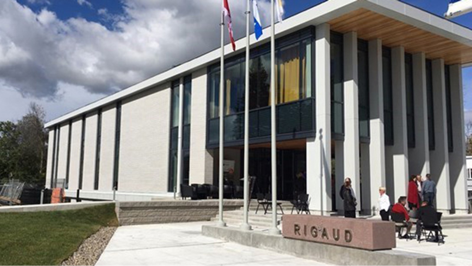 Deux bâtiments municipaux accessibles partiellement ce lundi à Rigaud