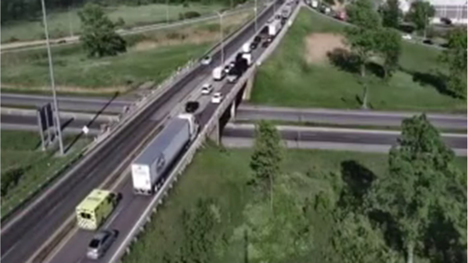 Bouchon de circulation sur le pont Monseigneur-Langlois 