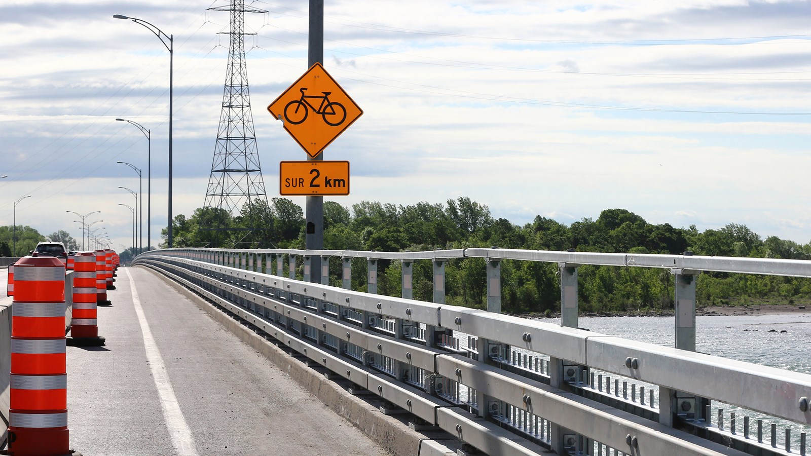 Ouverture de la piste cyclable sur le pont Monseigneur-Langlois à la fin juin