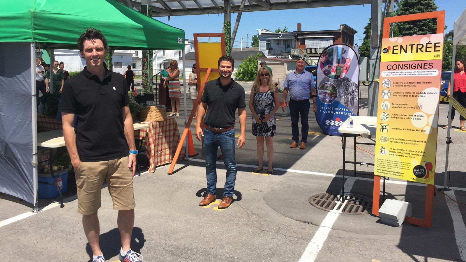 Le président de la CCIBVHSL, Patrick Loiselle prend la pose avec le maire de Salaberry-de-Valleyfield, Miguel Lemieux, la conseillère municipale, France Chenail et le Coordonnateur à la vie culturelle, Pierre Crépeau.