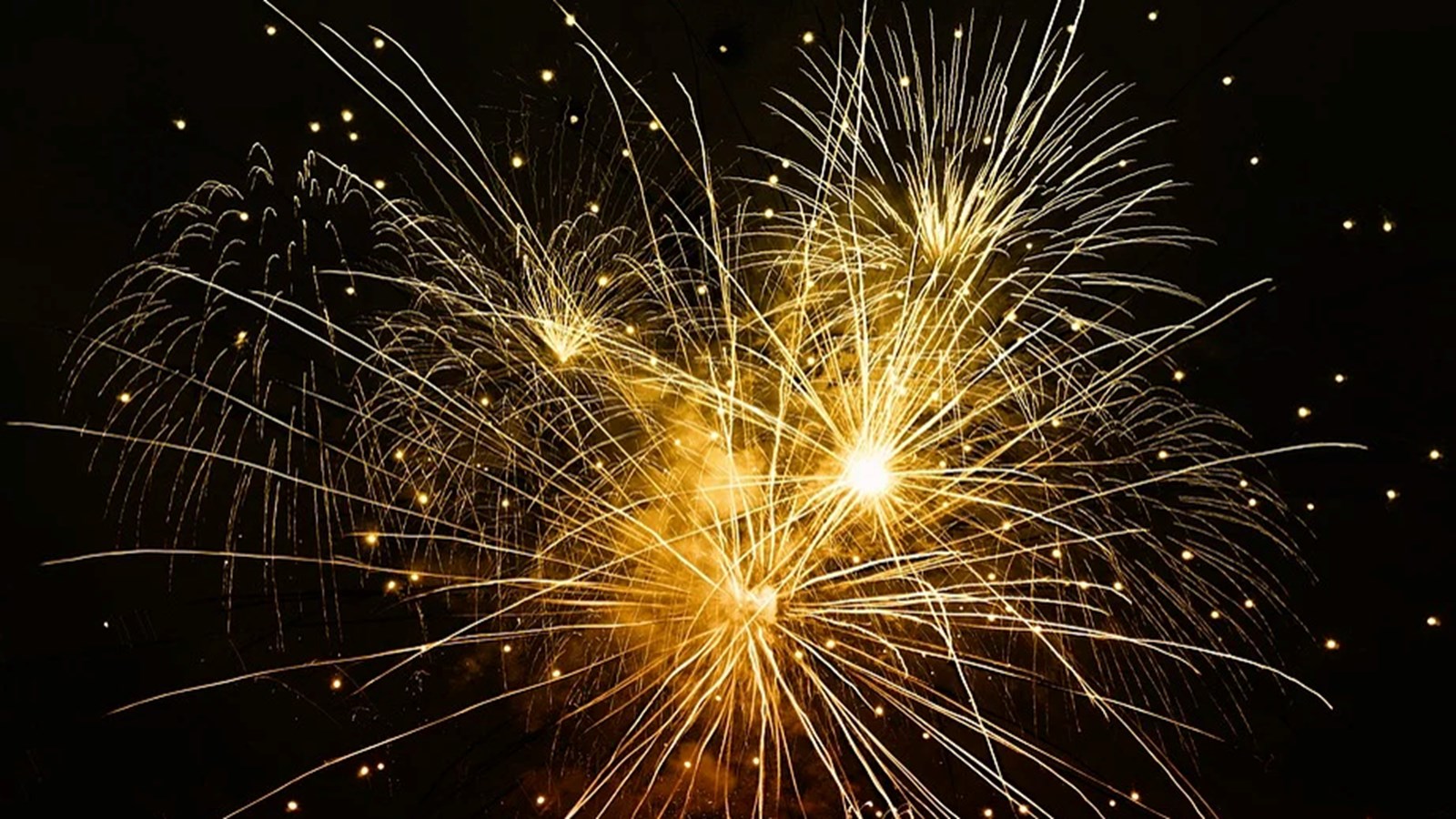 Feu d'artifice personnel pour la St-Jean ? Non, dit la Ville de Saint-Lazare 