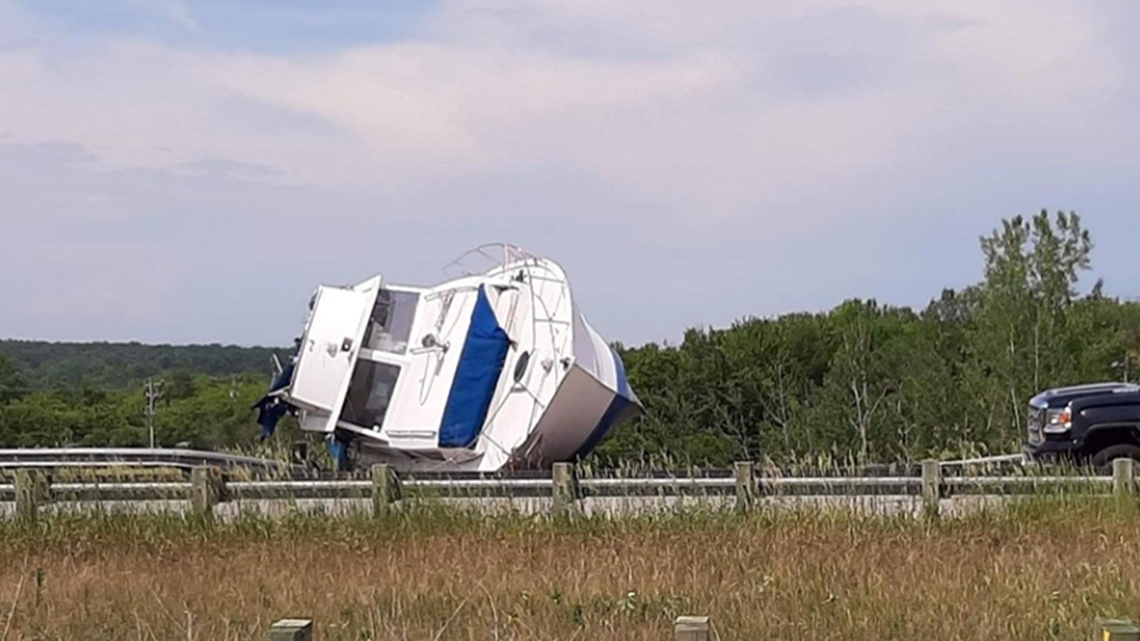 Un bateau se décroche sur l'autoroute 40 à Saint-Lazare