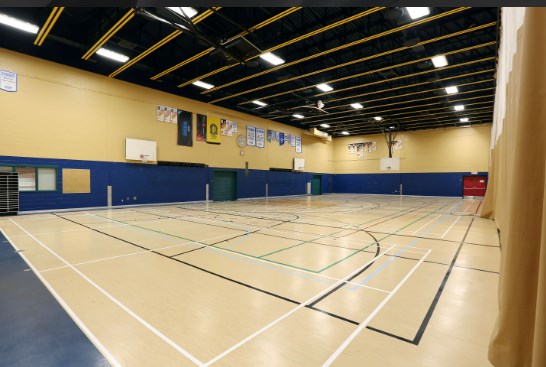 L'activité se déroule au gymnase (porte C-1) à l’arrière.