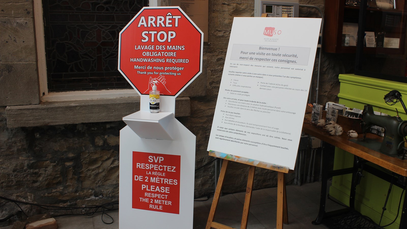 Plusieurs efforts sont déployés par l’équipe du MUSO afin de mettre en place les mesures sanitaires et de distanciation physique recommandées pour assurer la sécurité des visiteurs.