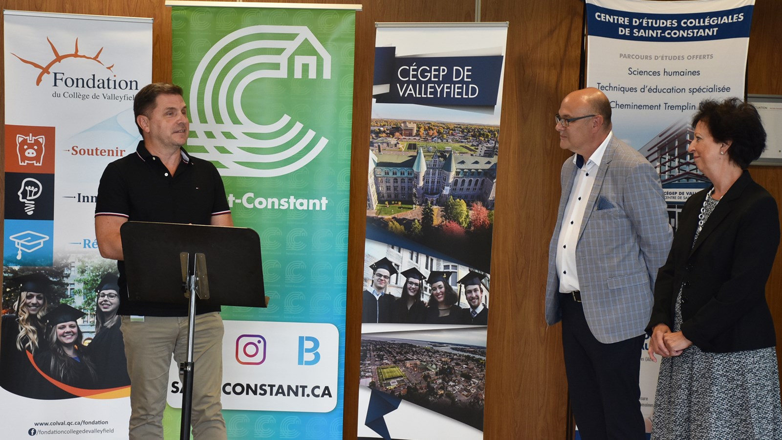 Jean-Claude Boyer, maire de Saint-Constant, Yves Trottier, directeur général de la Fondation du Collège de Valleyfield, Odette Perron, présidente de la Fondation du Collège de Valleyfield.