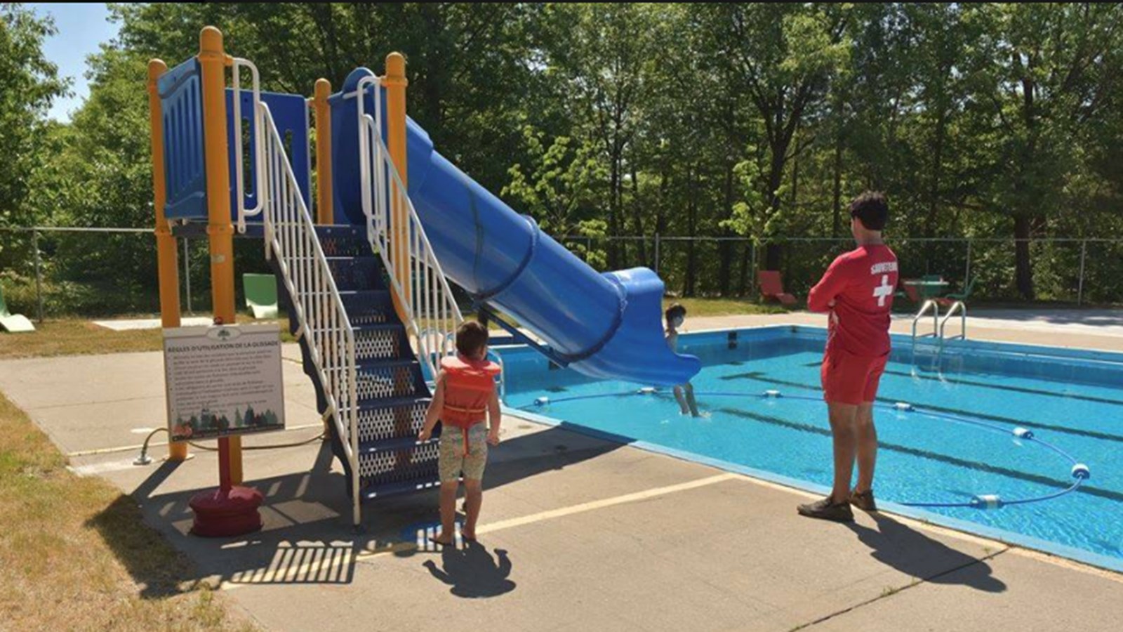 Piscine accessible au Parc nature les Forestiers à Saint-Lazare