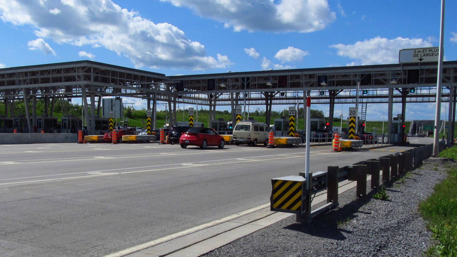Appel à la courtoisie au poste de péage de l'autoroute 30