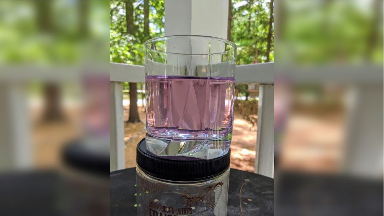 En effet, de nombreux résidents ont été surpris de constater qu’une eau de couleur rose s’écoulait de leur robinet, ce vendredi.