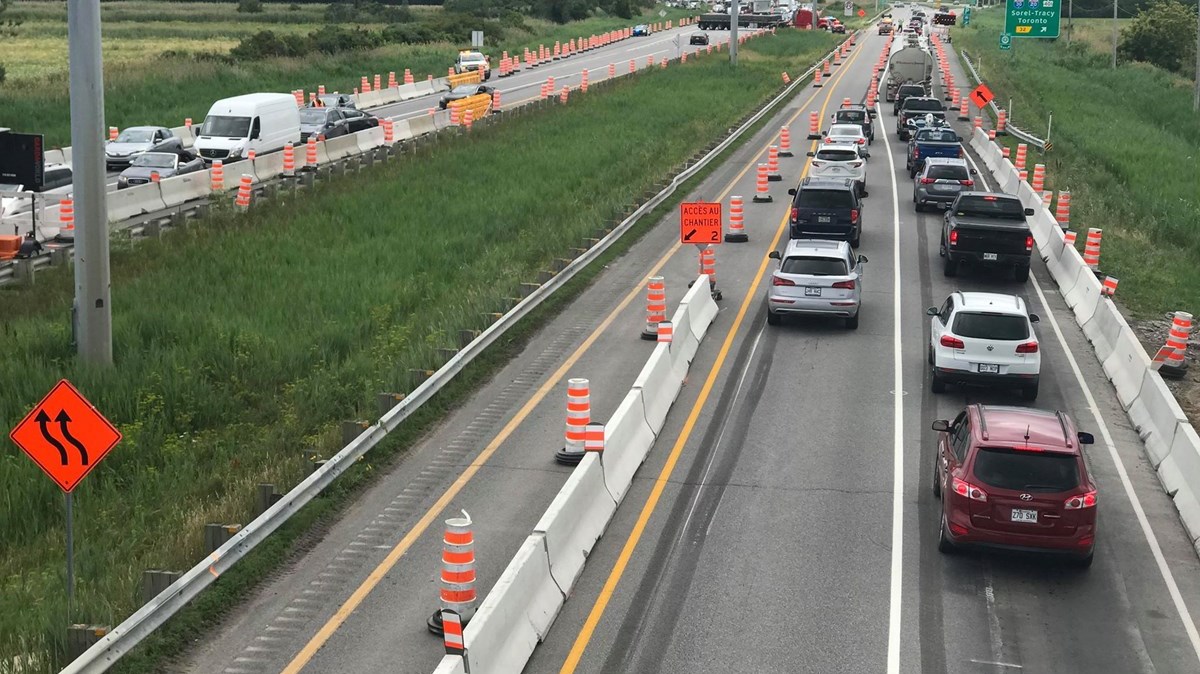Un camion percute le viaduc de la Montée Cadieux à Vaudreuil-Dorion