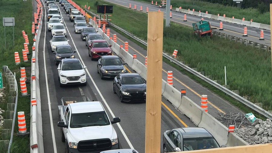 Un camion percute le viaduc de la Montée Cadieux à Vaudreuil-Dorion