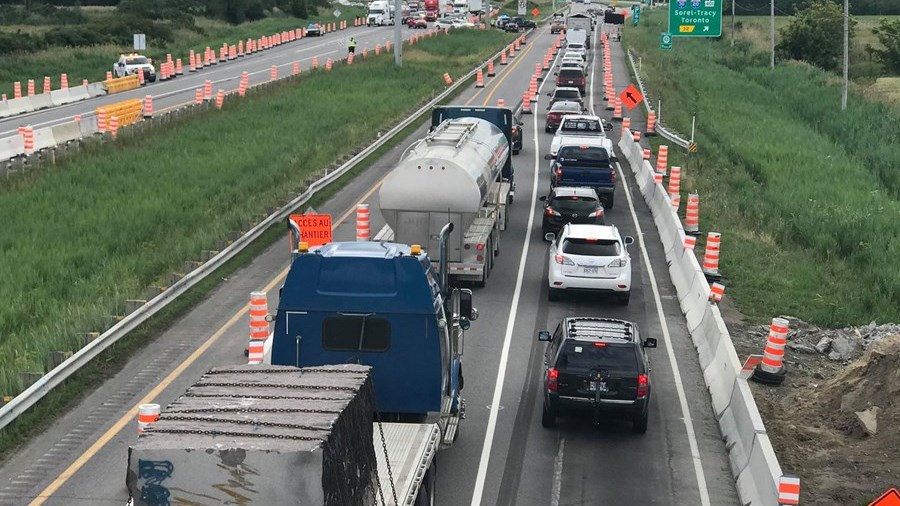 Un camion percute le viaduc de la Montée Cadieux à Vaudreuil-Dorion