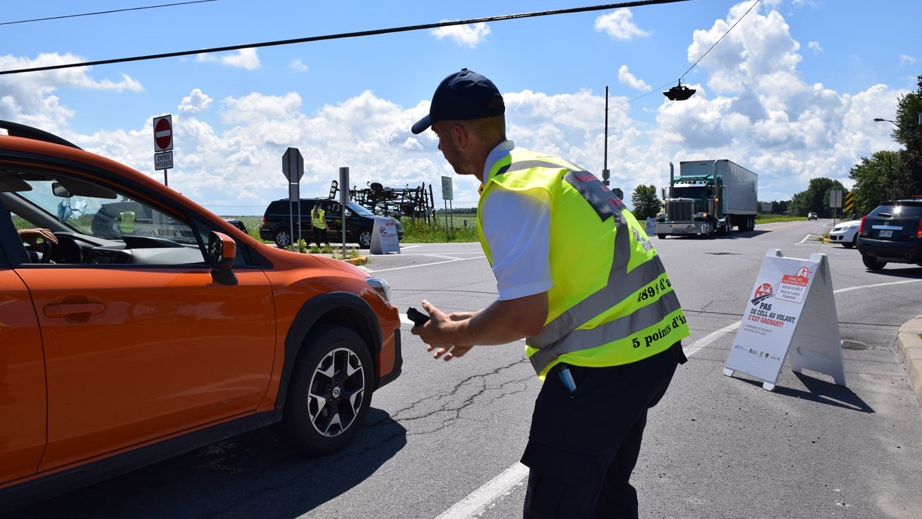 300 automobilistes sensibilisés à l’interdiction du cellulaire au volant