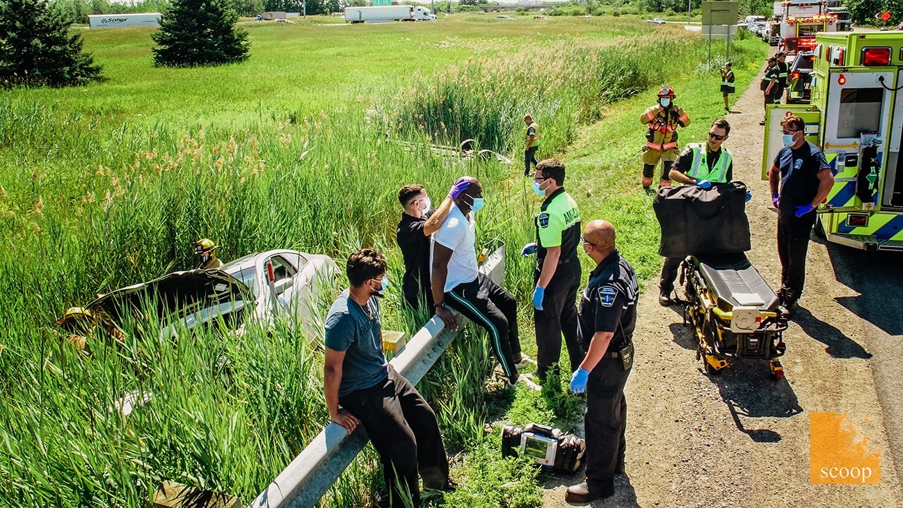 Il effectue une manoeuvre dangereuse et cause un accident