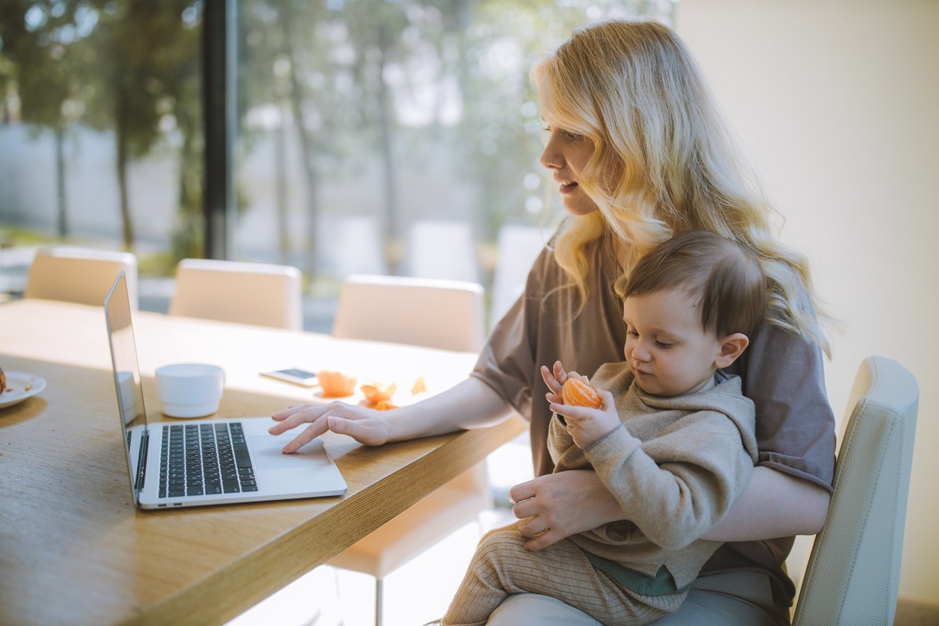 Conciliation famille-travail-études: Québec lance deux appels de projets
