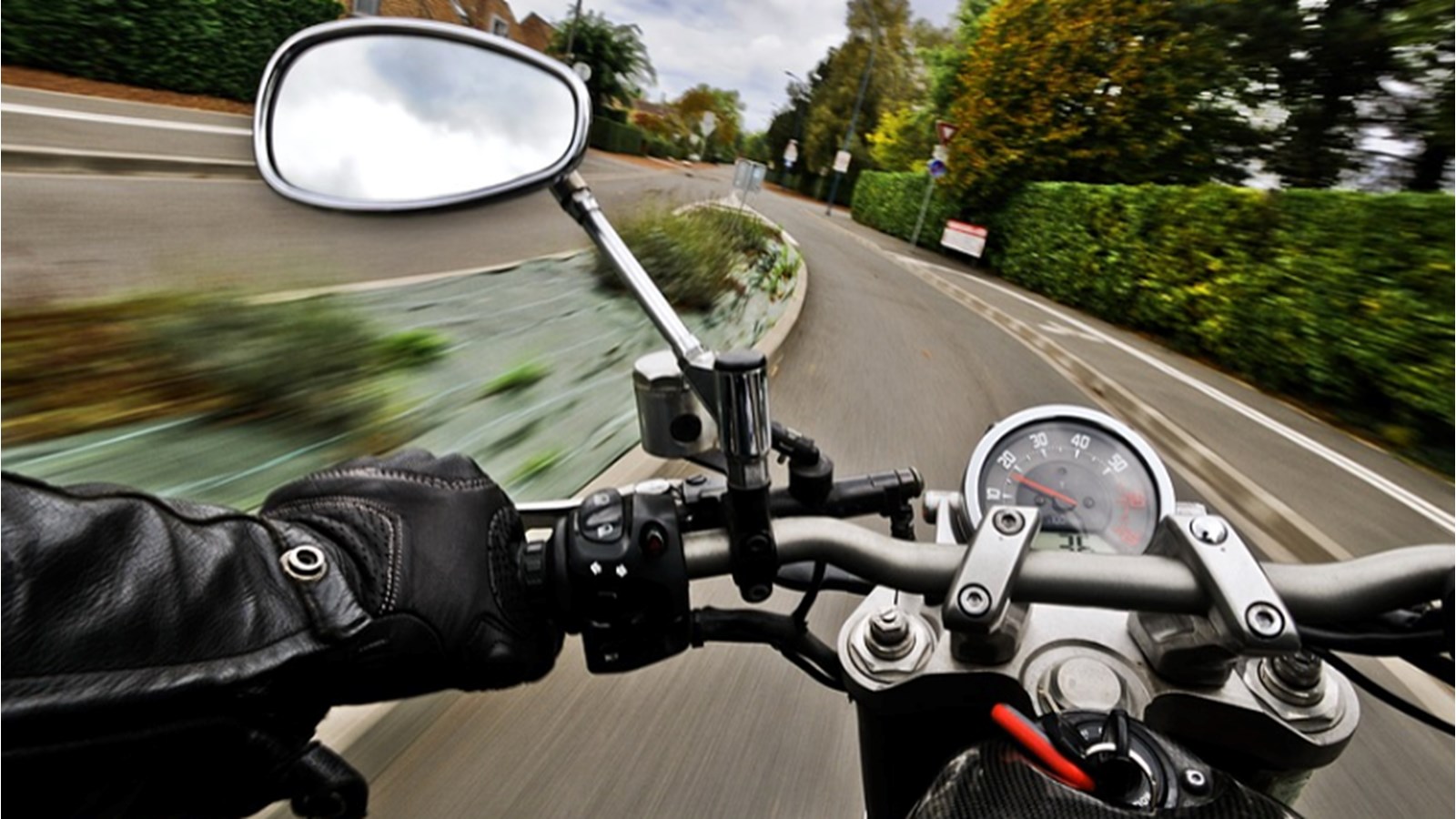 À moto ou en auto, adoptez des comportements responsables