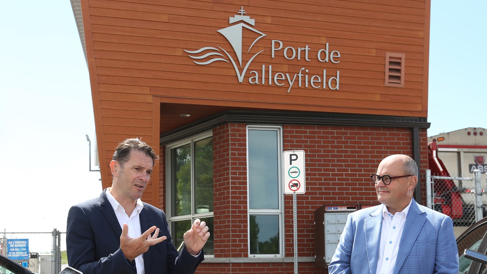 Rappelons que l’an passé, une annonce majeure a été faite au Port de Valleyfield, à laquelle le gouvernement participe financièrement, et M. Bonardel souhaitait visiter les installations en personne.