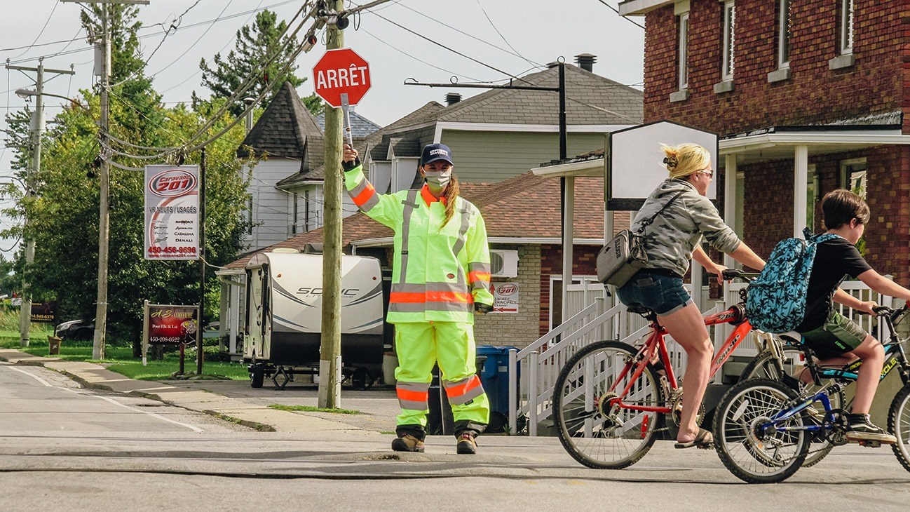 Une grand-maman s'improvise brigadière et se fait empêcher d’aider