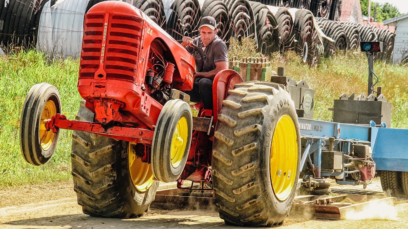 Une compétition de tirs de tracteurs enlevante à Saint-Clet