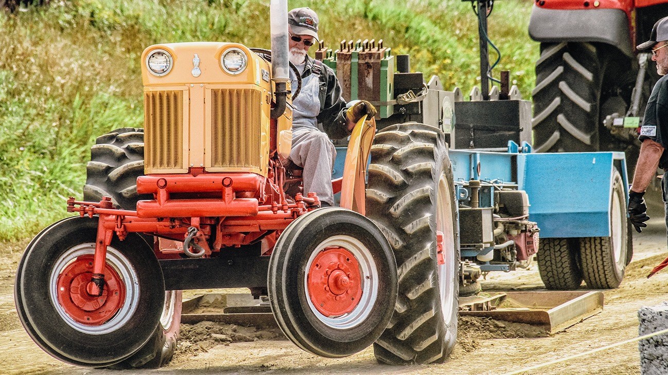 Une compétition de tirs de tracteurs enlevante à Saint-Clet