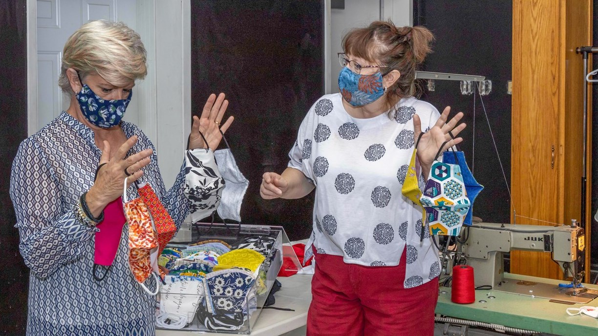 Madeleine Turgeon et Isabelle Tremblay, patroniste et couturière séniore