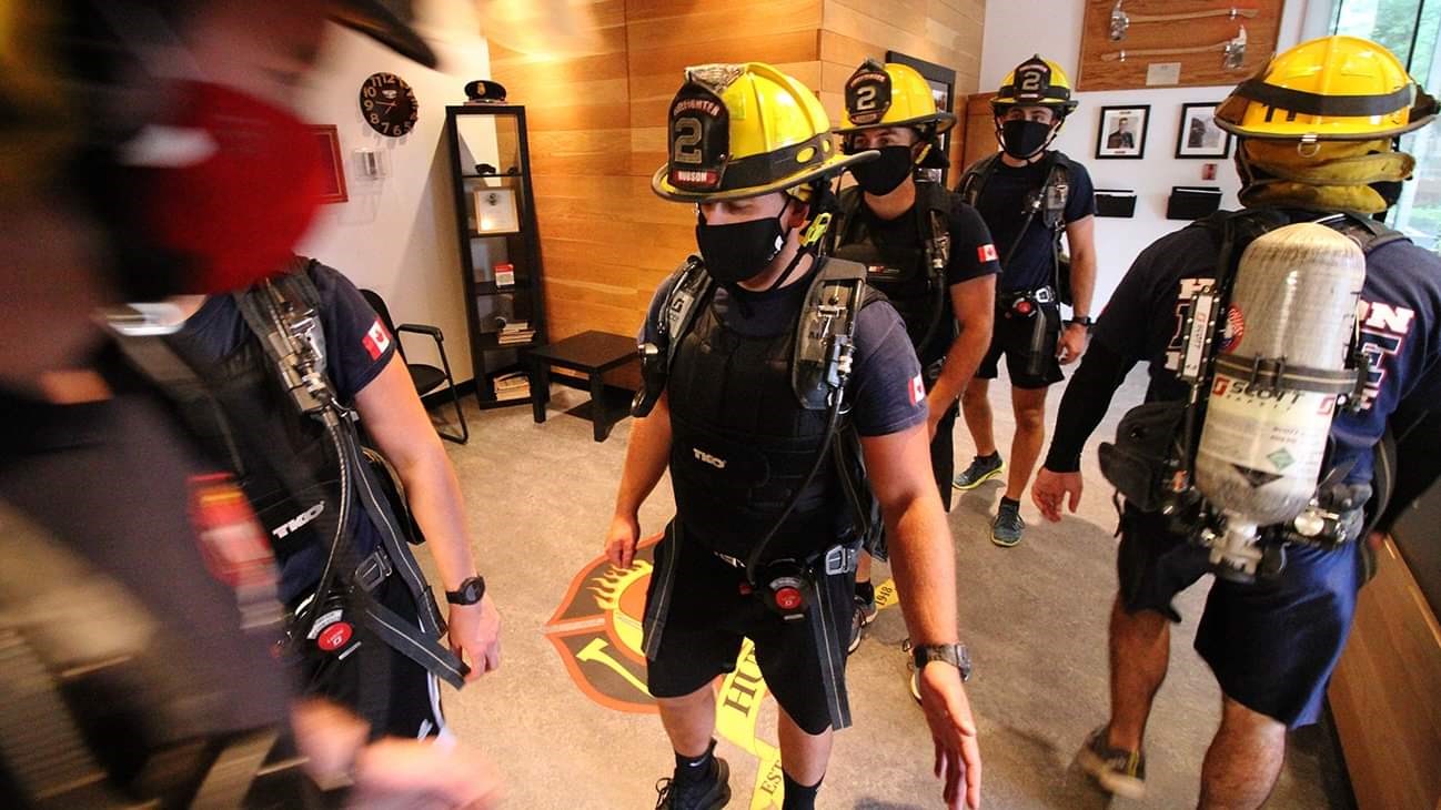Des pompiers de Hudson gravissent 46 étages pour la dystrophie musculaire