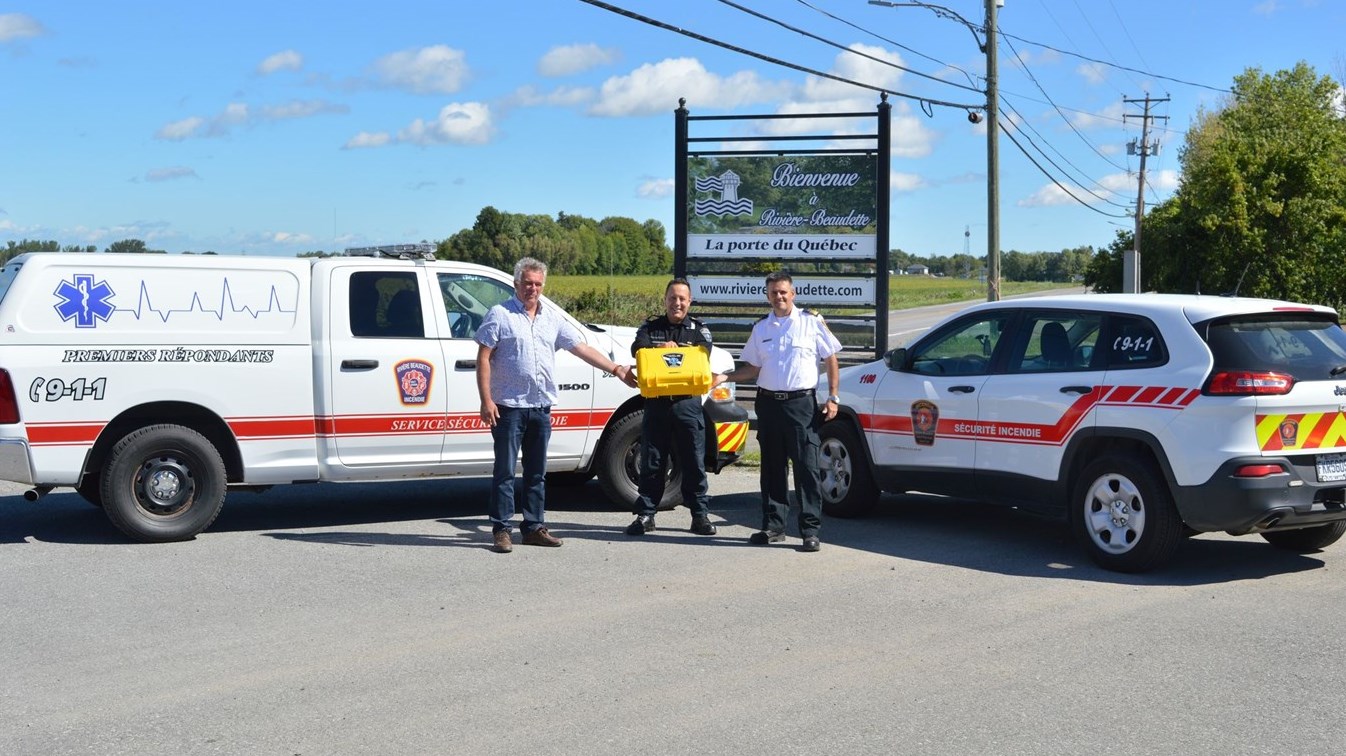 Urgences-Santé remet des équipements aux futurs premiers répondants de Rivière-Beaudette