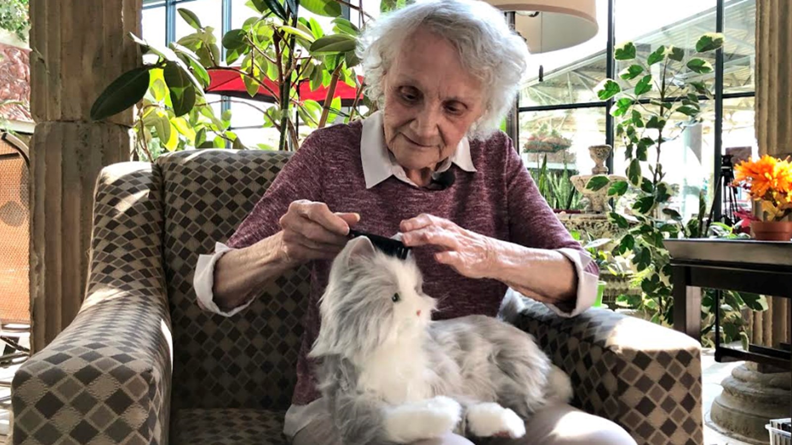 Don de cinq peluches thérapeutiques à la Fondation de l’Hôpital du Suroît