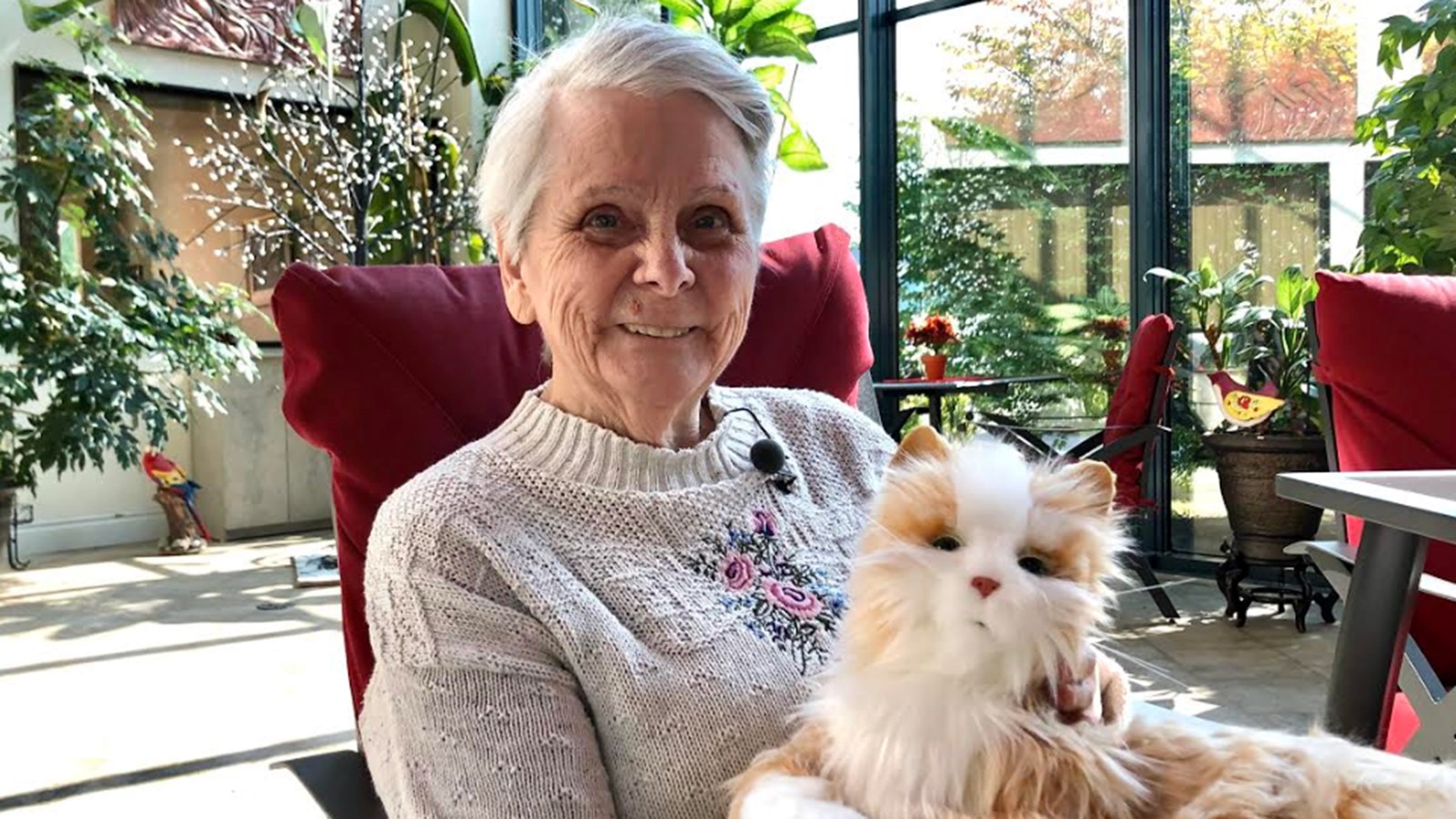 Don de cinq peluches thérapeutiques à la Fondation de l’Hôpital du Suroît