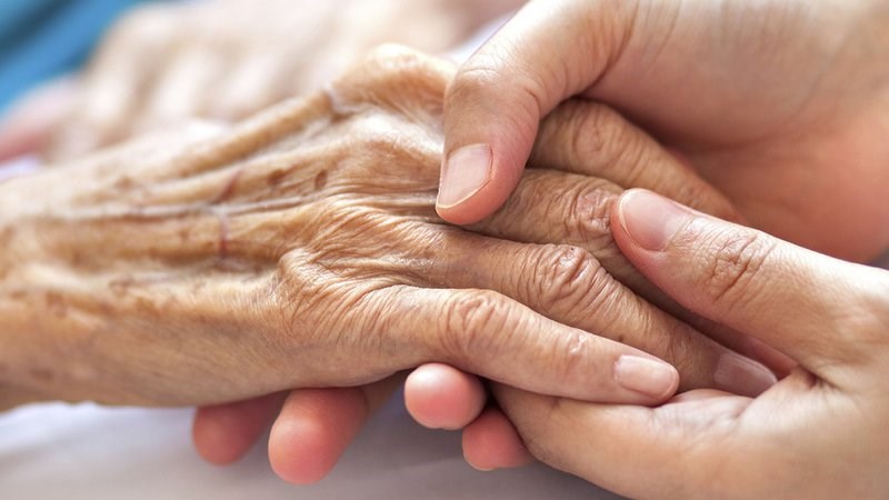 Parents en fin de vie: Québec assoupli les règles