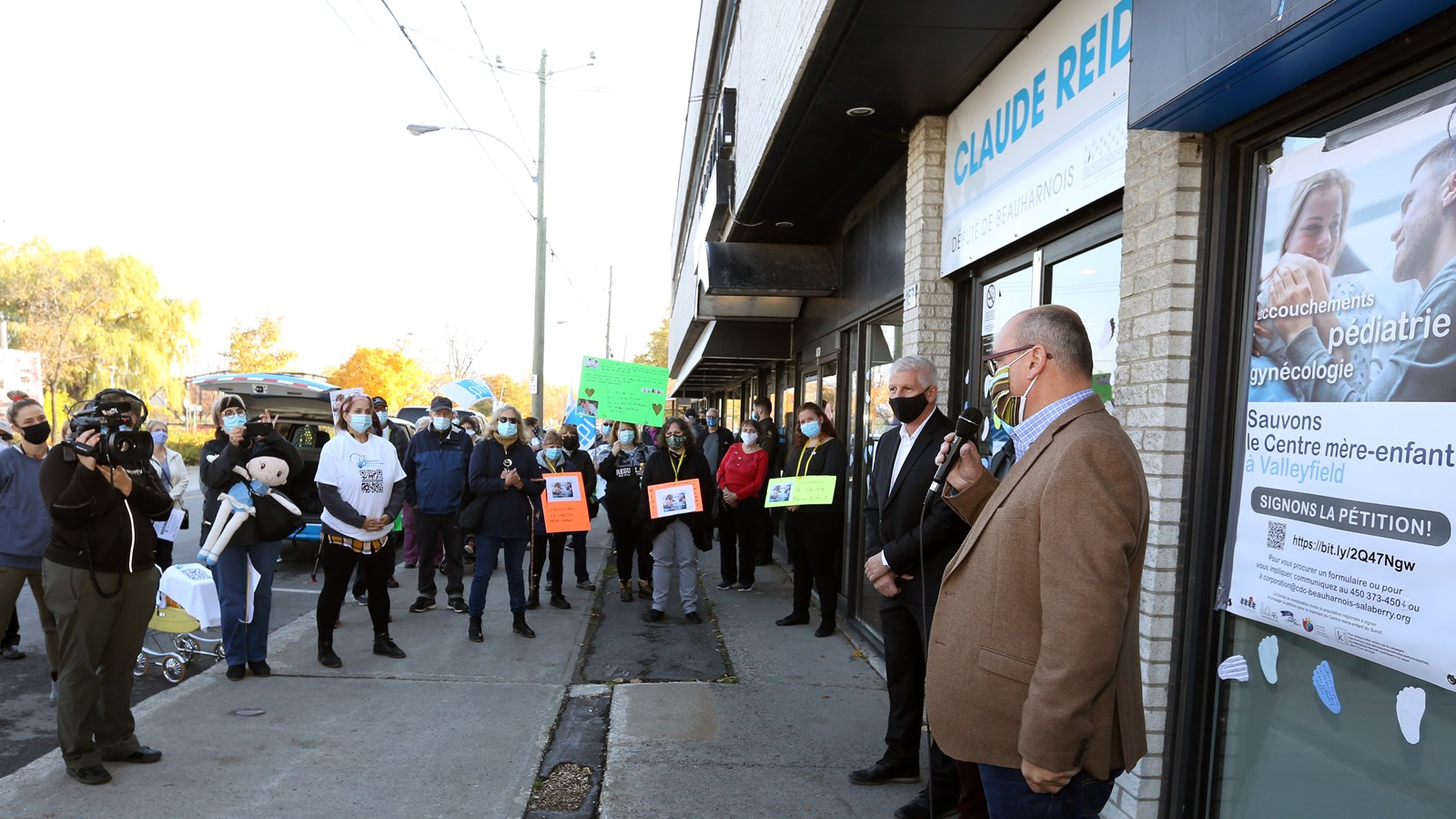 Centre mère-enfant: Claude Reid rencontre le regroupement de mobilisation