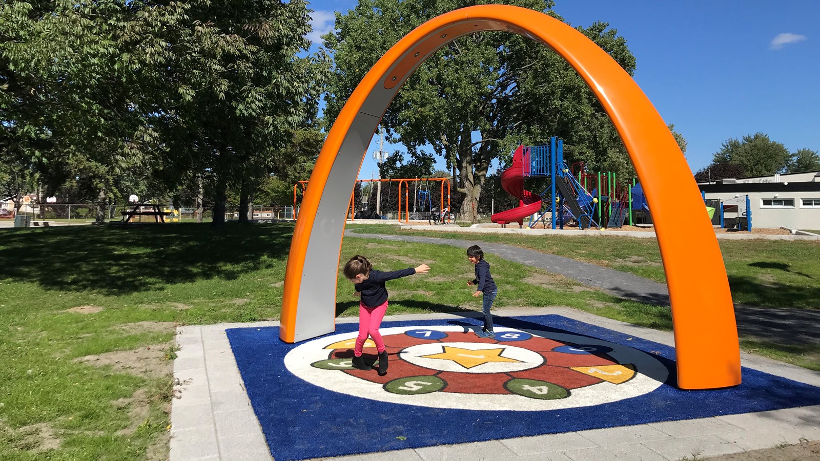 Près de 400 000 $ ont été consacrés à la reconfiguration de ce parc, dont 50 000 $ pour le jeu électronique