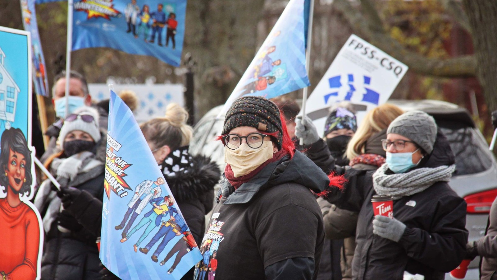Manifestation devant les bureaux de la députée Marilyne Picard