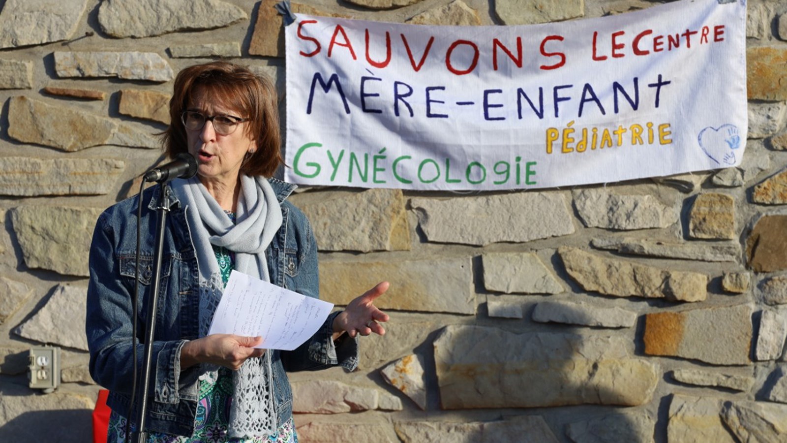 Sensible à ses nombreux arguments, la députée Claire IsaBelle s'est adressée aux manifestants pour leur dire qu'elle fera tout en son possible dans le dossier