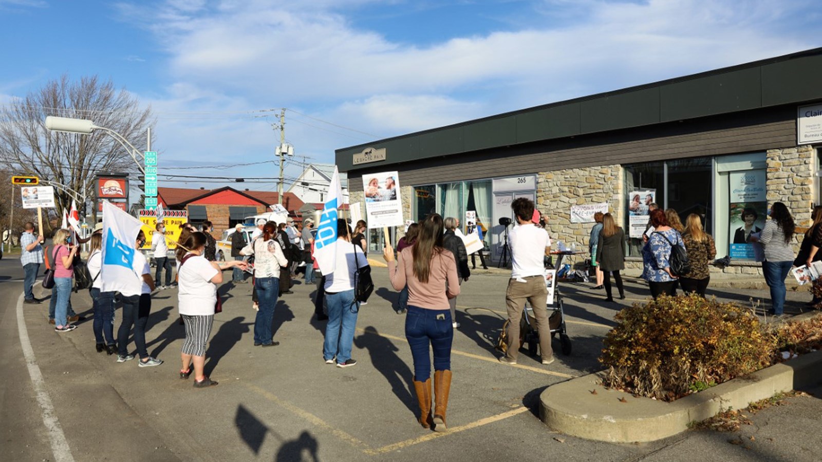 La mobilisation pour préserver le Centre Mère-Enfant se déplace à Sainte-Martine