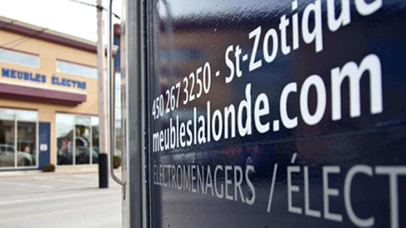 Meubles Normand Lalonde en vedette dans l'émission Histoires de succès