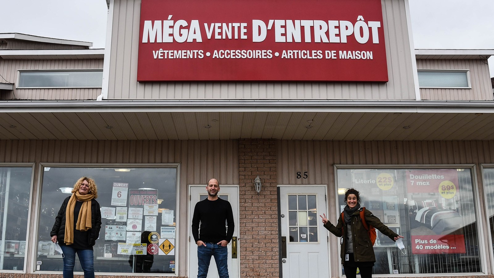 Pour les soutenir dans ce projet de distribution des habits de neige, la Fondation de l’Hôpital du Suroît a pu compter sur la générosité et le professionnalisme de Jonathan Oppen, propriétaire de la boutique Méga Vente d’Entrepôt.
