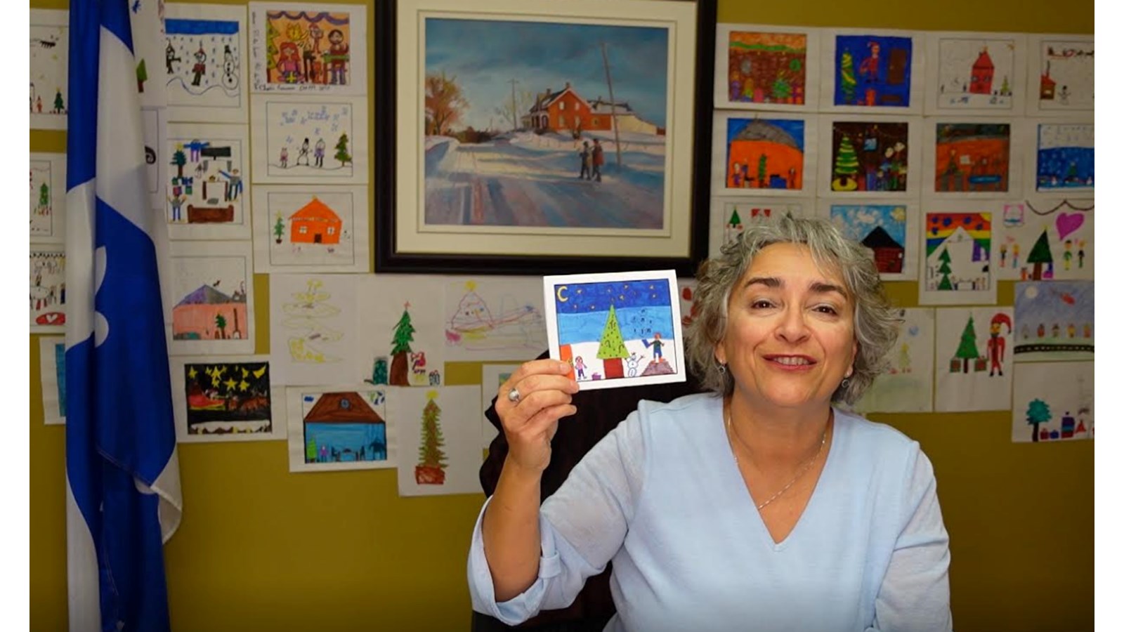 La députée de Salaberry-Suroît, Claude DeBellefeuille prend la pose avec la création de Amélia Comtois de Salaberry-de-Valleyfield qui orne sa carte de Voeux 2020
