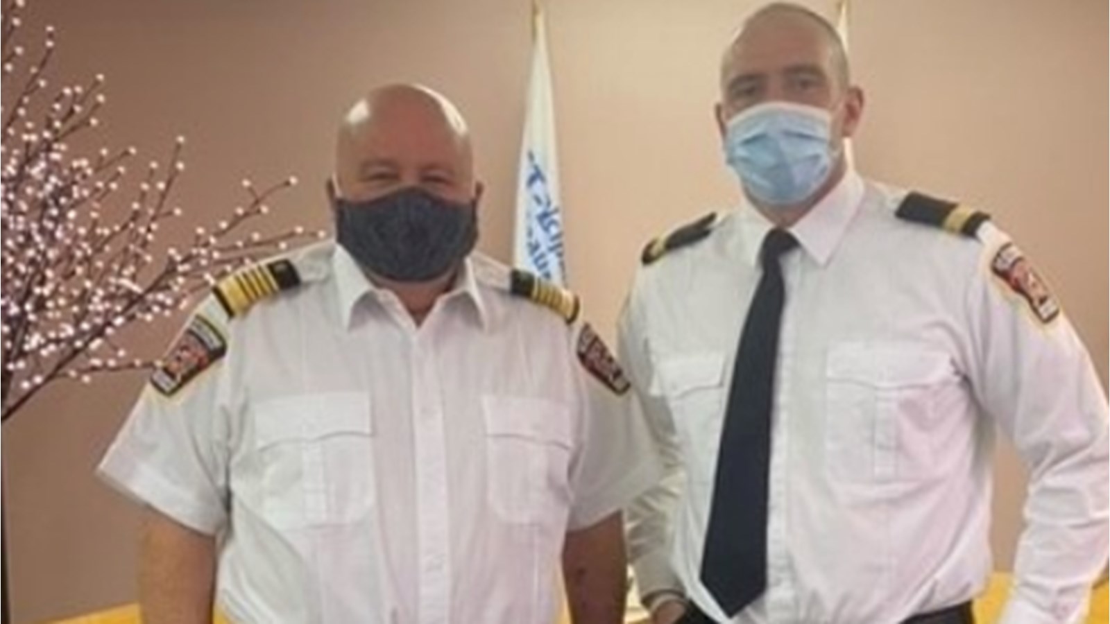 À la suite du départ à la retraite de Michel Vinet, à gauche, c'est son fils Maxime qui prendra la relève à la tête du Service de sécurité incendie de Saint-Étienne-de-Beauharnois