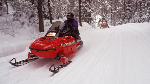 La SQ va patrouiller dans les sentiers de motoneige cet hiver