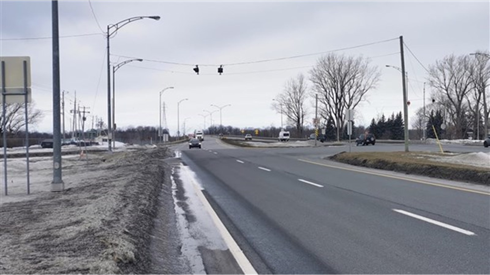 L’autre dossier qui occupera une partie de l’agenda de M. Reid en 2021 et en 2022 est l’installation temporaire d’un feu de circulation à l’angle du boulevard Monseigneur-Langlois et du boulevard du Bord-de-l'Eau 