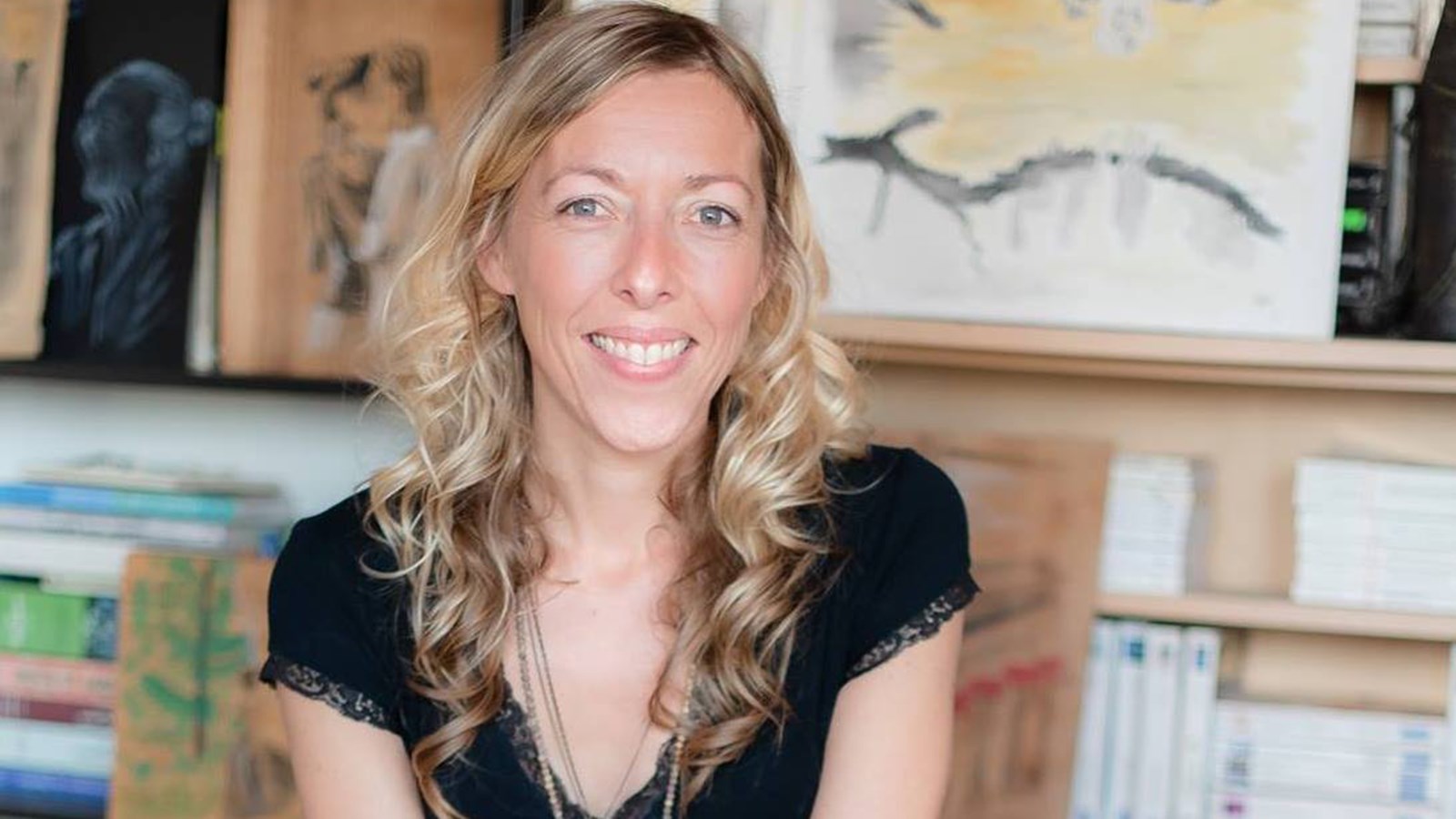 Avant d’amorcer sa carrière d’artiste visuelle et d’avoir ses enfants, Mme Legrand a œuvré comme travailleuse sociale pendant deux ans dans une maison de réinsertion sociale de jeunes de 18 à 30 ans qui se remettaient d’épisodes psychiatriques sérieux