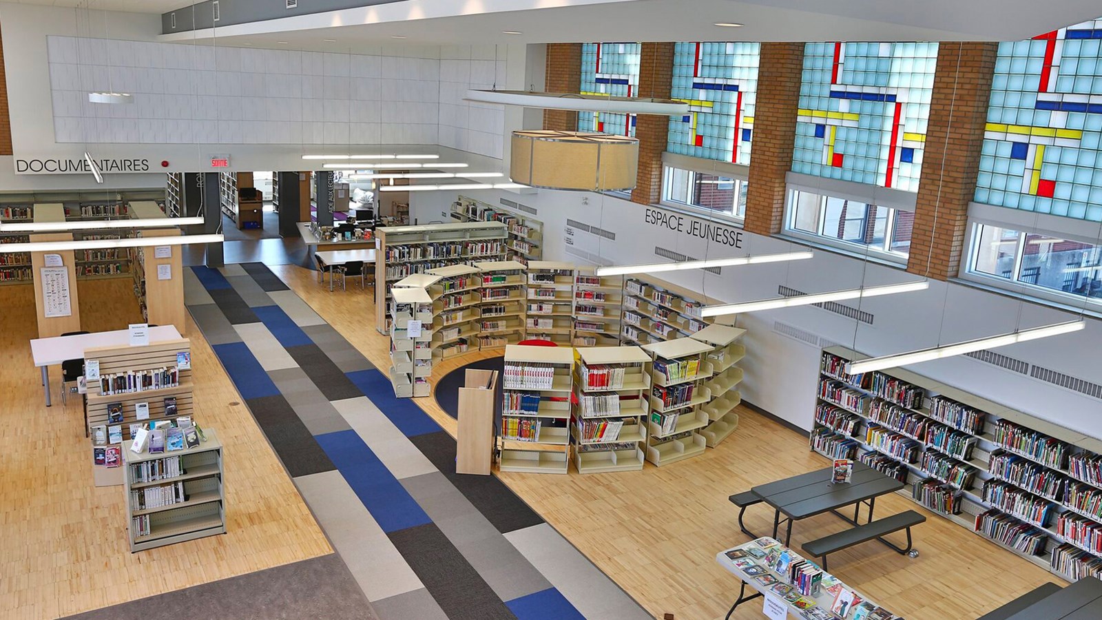 La Bibliothèque de Beauharnois est ouverte sur rendez-vous, et ce, uniquement aux étudiants, afin de leur permettre l’utilisation des postes informatiques et un espace de travail selon les plages horaires prédéterminées