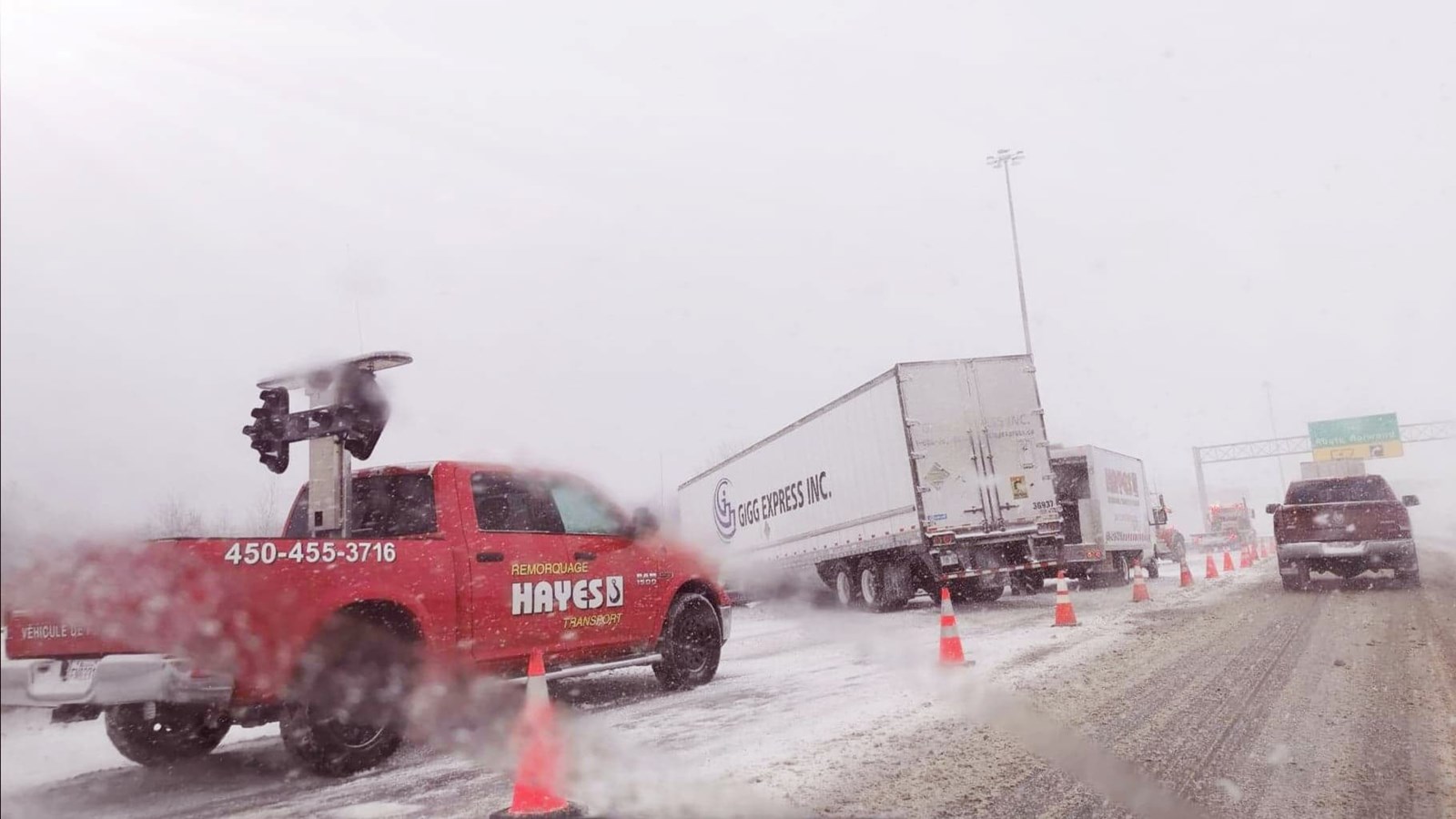 Mise en portefeuille d’un poids lourd sur l’autoroute 30 ouest à Vaudreuil-Dorion 