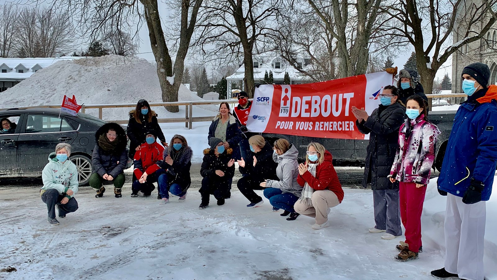 Avec des travailleuses du CHSLD-CLSC Côteau-du-Lac