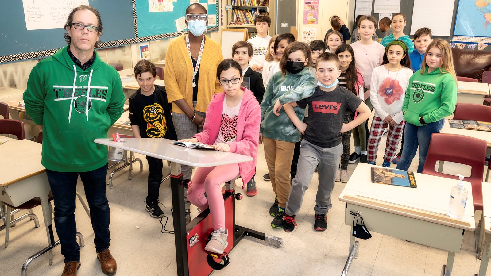 Deux vélos-pupitres pour conjuguer lecture et activité physique à l'école Saint-Thomas 