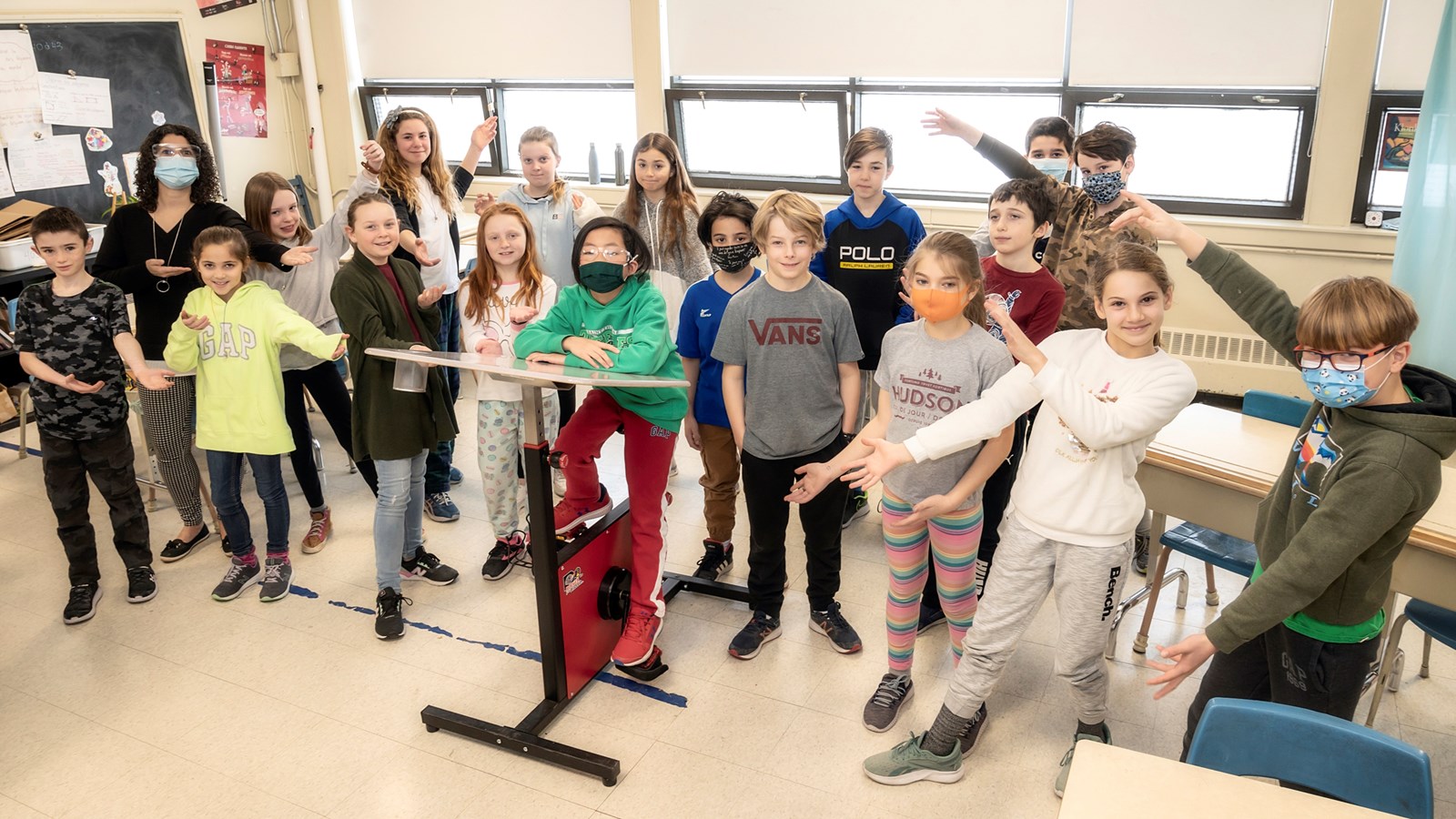 Deux vélos-pupitres pour conjuguer lecture et activité physique à l'école Saint-Thomas