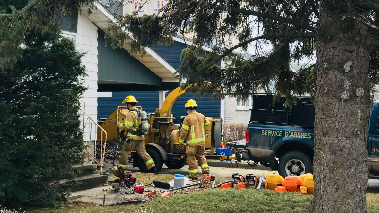 Fil électrique endommagé sur la rue Quévillon à Salaberry-de-Valleyfield 