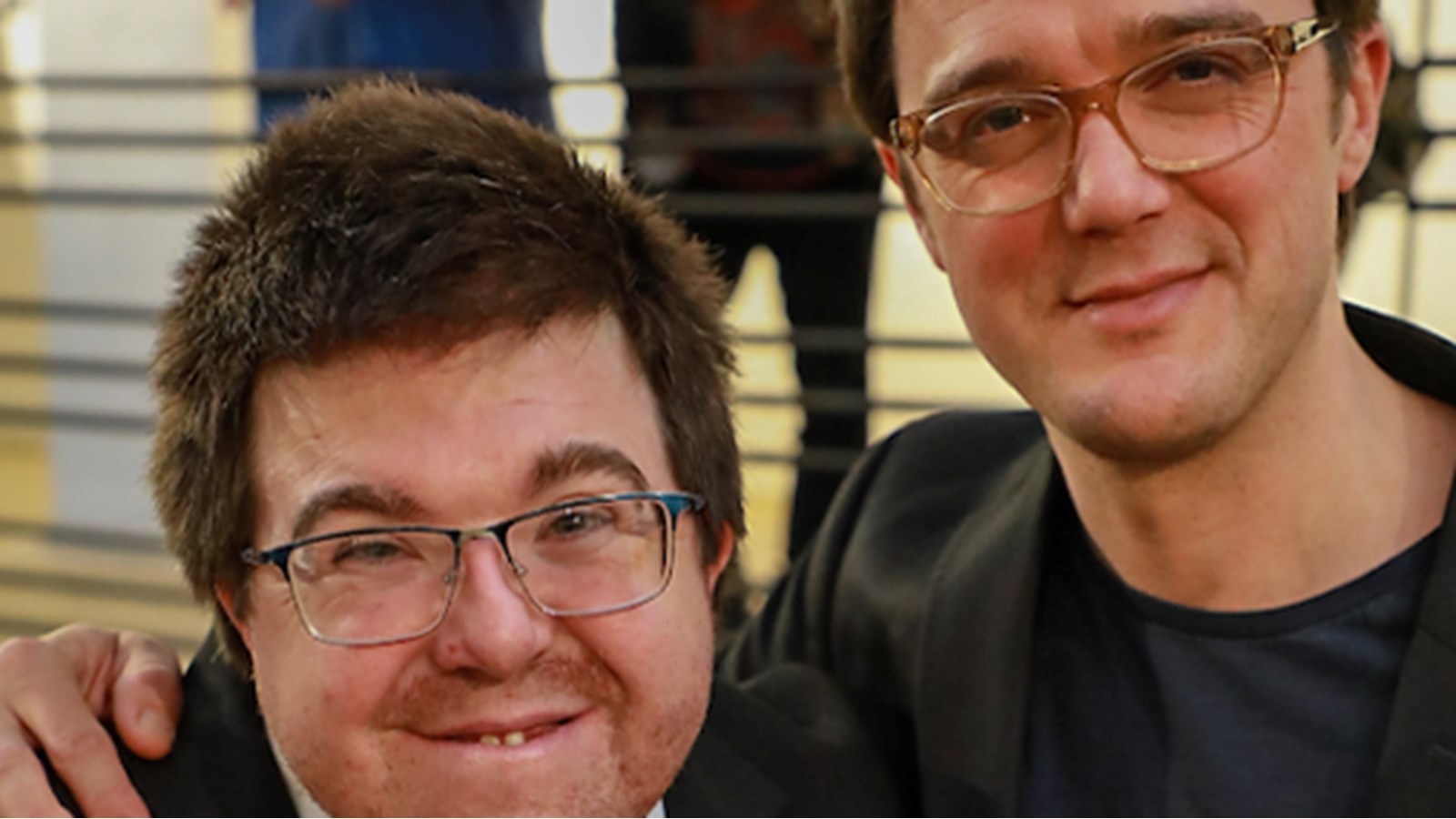 Sur le plan personnel, Vincent-Guillaume Otis est familier avec la déficience intellectuelle. Son frère Jean-Sébastien compose avec cette limitation fonctionnelle depuis sa naissance il y a maintenant 42 ans